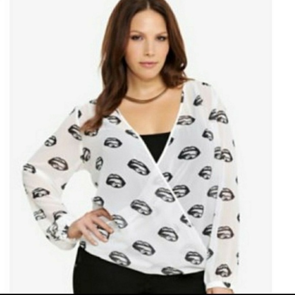 TORRID Lips Printed Surplice Top, Size 0/Large - Picture 1 of 7